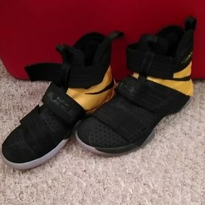 Nike LeBron (soldiers) great condition